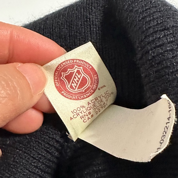 Vintage Toddler NFL Vancouver Canucks Toque - Picture 4 of 7